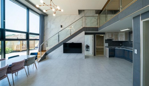 Room (C102 (multilayer))