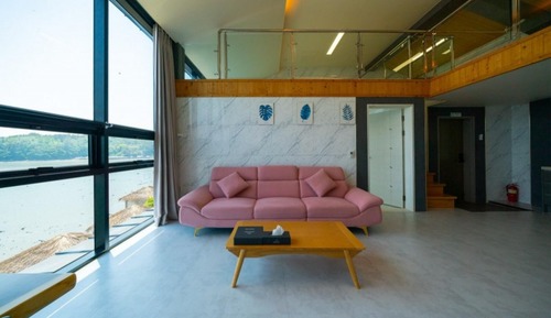Room (C202 (multilayer))