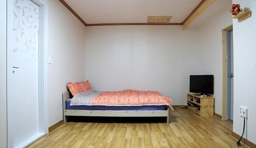 Room (Blue (1F))