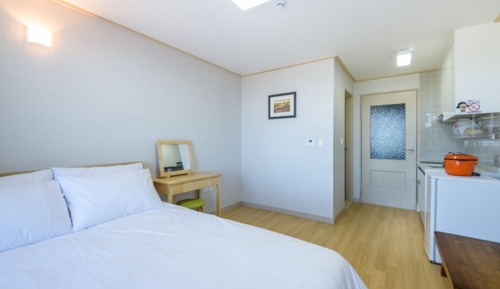 Room (Room 203 (Ocean View))