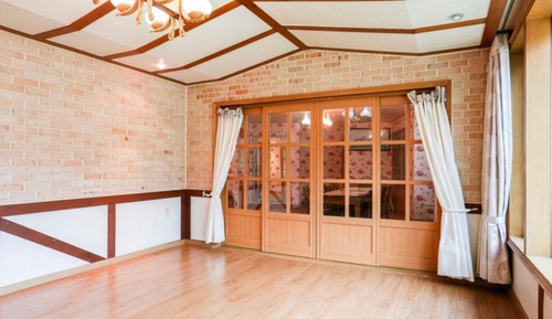 Room (B-Building)