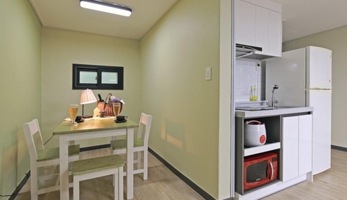 Room (2-B)