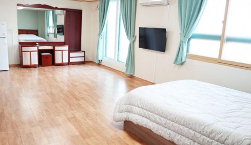 Room (No 501)