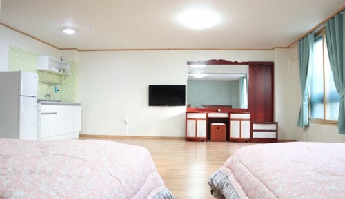 Room (No 307)