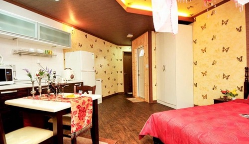 Room (Cherry)