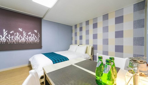 Room (Room 203 (Starlight Room))