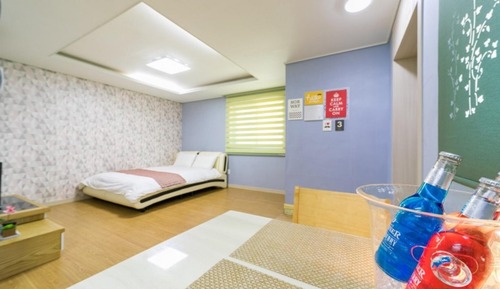 Room (Room 101 (forest room))