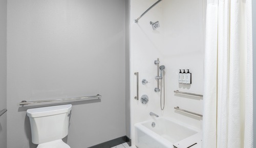 Habitación, 2 camas de matrimonio, accesible para personas con discapacidad (Accessible Tub)