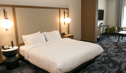 Suite, 1 cama de matrimonio grande con sofá cama (Mobility Accessible, Tub)
