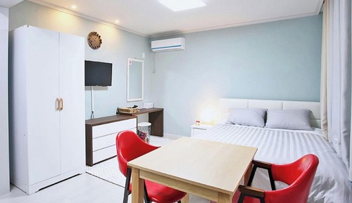 Room (Santa Room 2 (Unshared House))