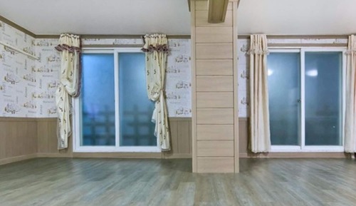 Room (Large room)