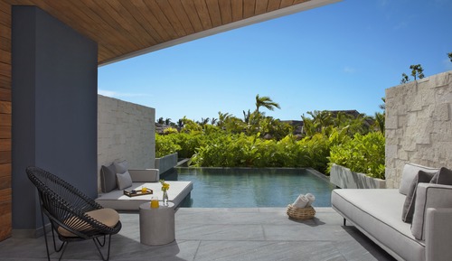 Signature Suite Swim Out Tropical View