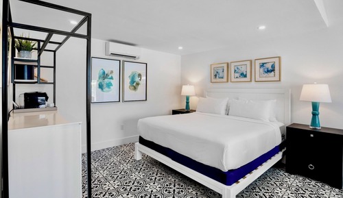 Deluxe King Room