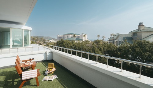 [Pool Ticket] Deluxe Ocean: The Suites Hotel Jeju Pool Ticket