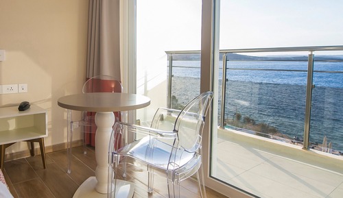 Habitación triple superior, vistas al mar