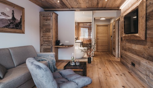 One Bedroom Spa Suite