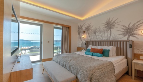 Private Family Suite Via Pool