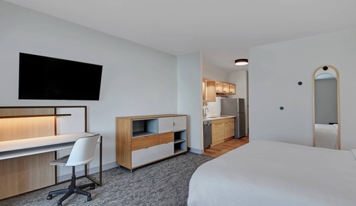 Estudio, 1 cama de matrimonio grande con sofá cama (Mobility/Hearing Access, Roll-In Shwr)