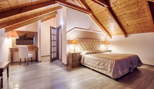 Attic Suite with Pool & Side Sea View