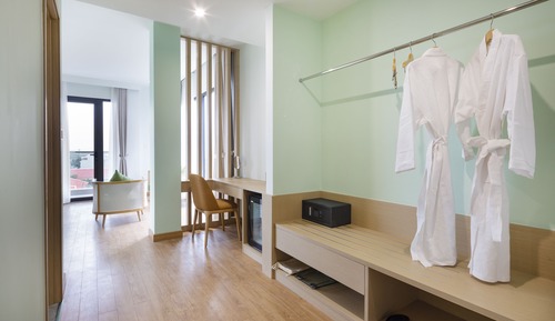 Habitación familiar, 1 habitación, vistas parciales al mar