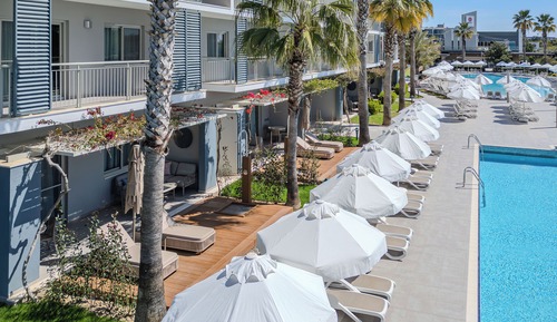 Deluxe Suite Relax Garden Terrace 2 Adults + 2 Child