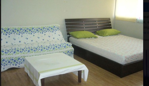 Estudio, varias habitaciones, vistas al jardín