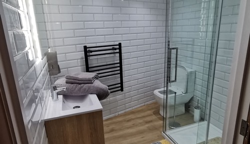 Apartamento Premier, baño privado, vistas al patio (2 bedroom)