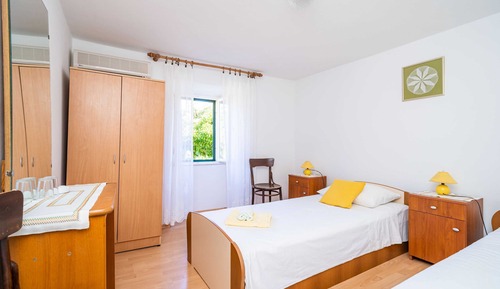 Apartamento (Three-Bedroom Apartment)