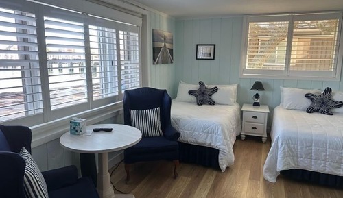 Habitación, cocina, vistas al puerto