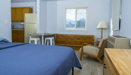 Suite estudio Premier, 1 cama de matrimonio grande, cocina, vistas a la montaña (No Pets Allowed)