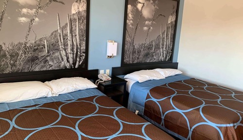 Habitación básica, 2 camas de matrimonio, no fumadores