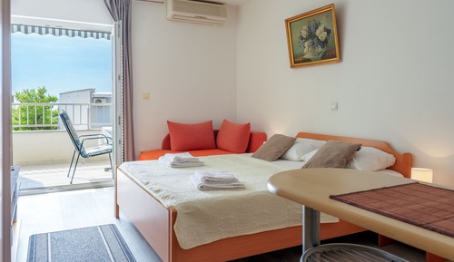 Estudio, varias habitaciones, balcón, vistas a la ciudad