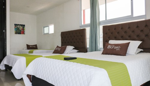 Habitación estándar, varias camas, vistas a la ciudad