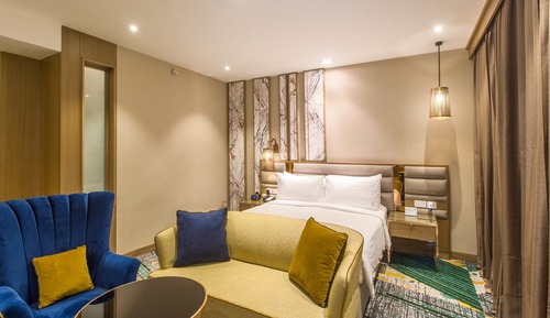 Suite, 1 cama de matrimonio grande, vistas a la ciudad (High Floor)