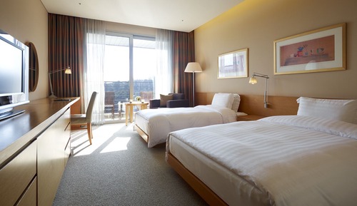 [Breakfast for 1 PKG] Superior Twin Room, City View - 'Blue Sapphire' Buffet Breakfast for 1