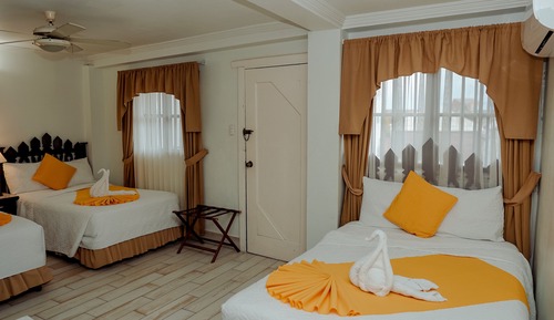 Habitación triple básica, varias camas