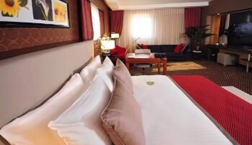 Suite, 1 cama de matrimonio grande, fumadores, en esquina