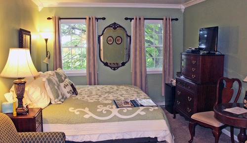 7th Georgia Infantry Room with 1 Queen and 1 Sofa Bed	