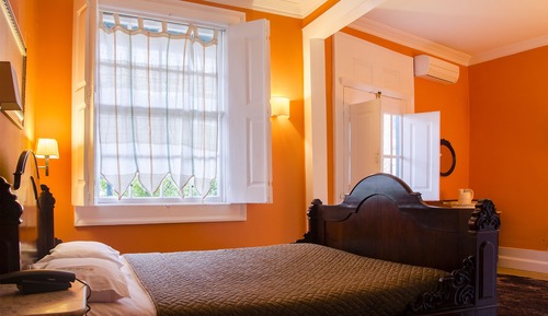 Habitación con 1 cama doble o 2 individuales, baño privado
