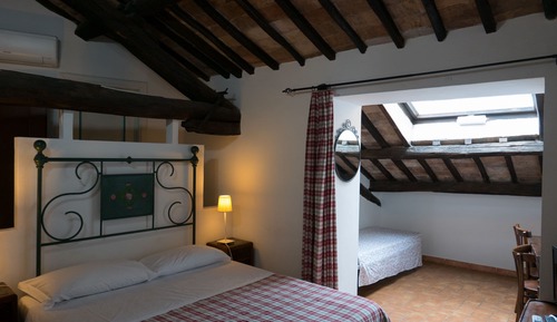 Habitación Confort con 1 cama doble o 2 individuales, baño privado