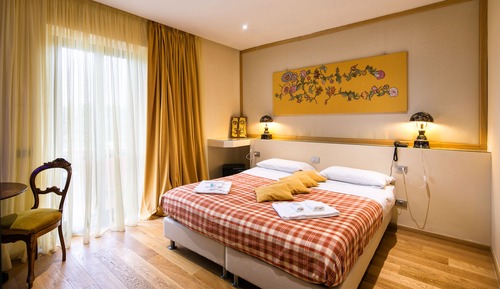 Habitación superior con 1 cama doble o 2 individuales