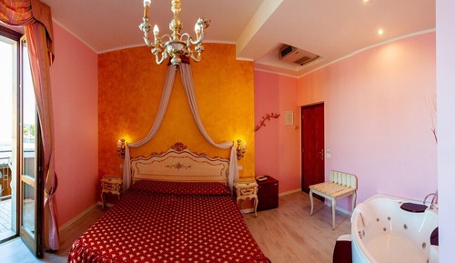 Suite, bañera de hidromasaje, vistas al lago