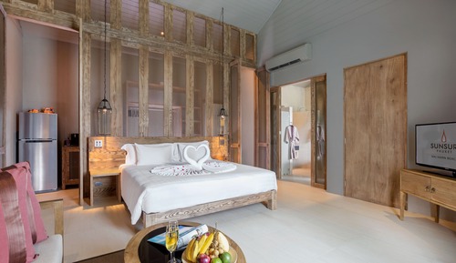Grand View Pool Villas  (Lake View)
