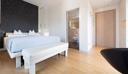 Room IN