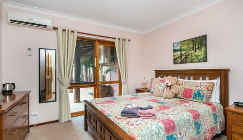 Suite familiar, 1 cama de matrimonio con sofá cama, baño privado, junto a la piscina