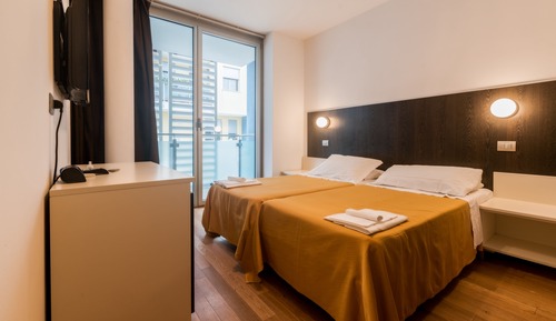 Habitación Confort con 1 cama doble o 2 individuales, baño privado (Alessandro Volta)