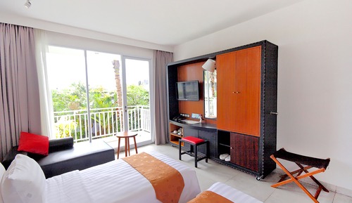 Habitación Deluxe con 1 cama doble o 2 individuales, vistas a la piscina
