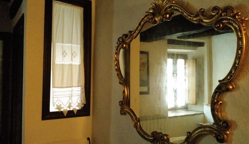 Habitación exclusiva doble, 1 cama de matrimonio grande, baño privado, vistas a la ciudad