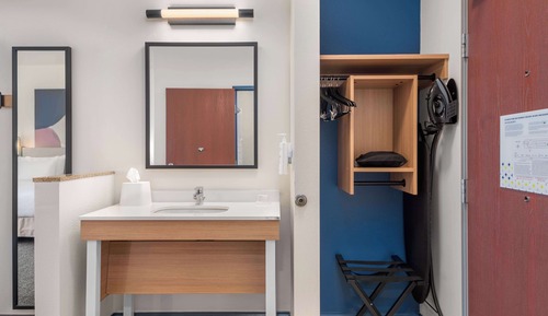 Habitación, 1 cama de matrimonio grande, bañera (Mobility & Hearing)