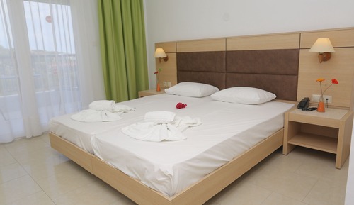 Habitación estándar con 1 cama doble o 2 individuales